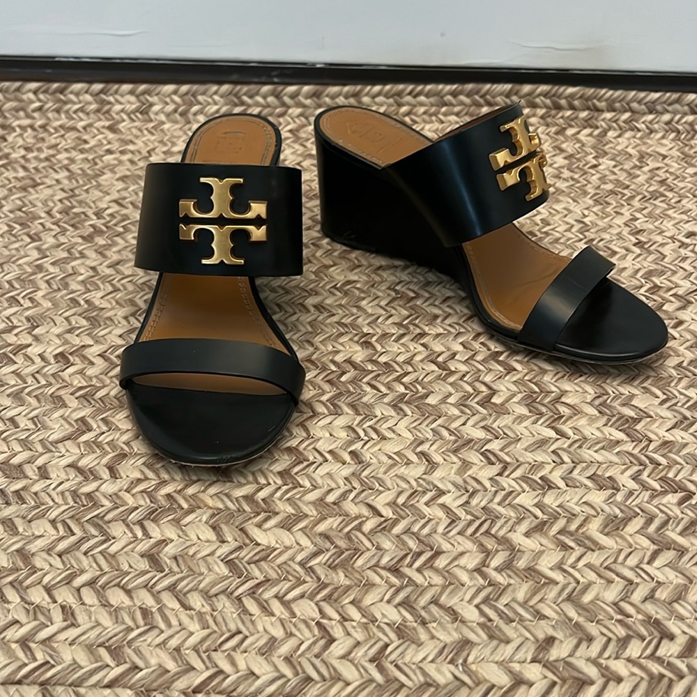 Tory Burch black wedges size 7 great condition
